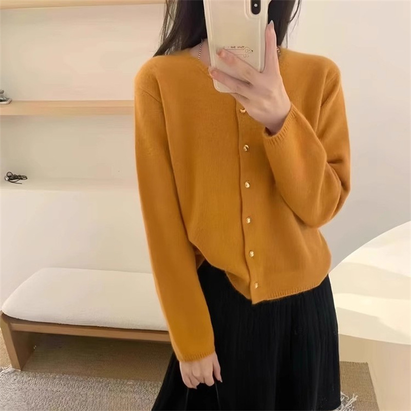 温柔气质纯色圆领针织毛衣开衫女秋冬软糯针织外套金扣慵懒上衣女|undefined