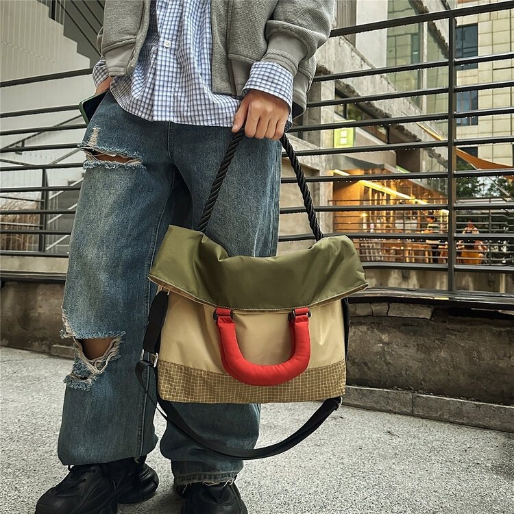 Designer Contrasting Color Crossbody Bag for Men, Fashionable and Trendy College Student Backpack, Large Capacity, Casual, Lightweight, Portable Shoulder Bag