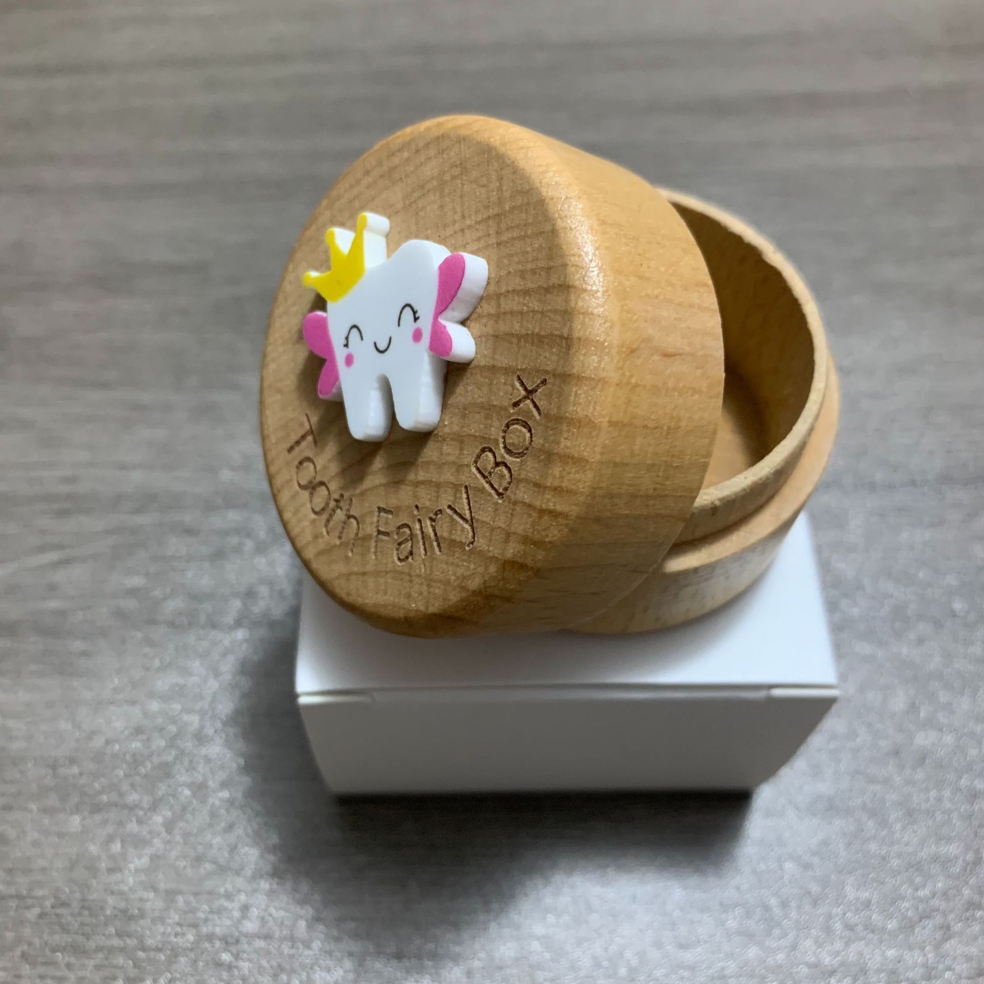 분홍색 나비 날개