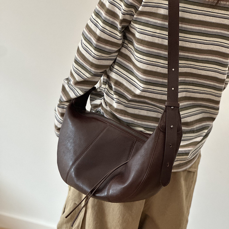 2025 New Women's Leather Bag First Layer Cowhide Crossbody Bag Casual Half Moon High-End Saddle Shoulder Bag - Thumbnail 4