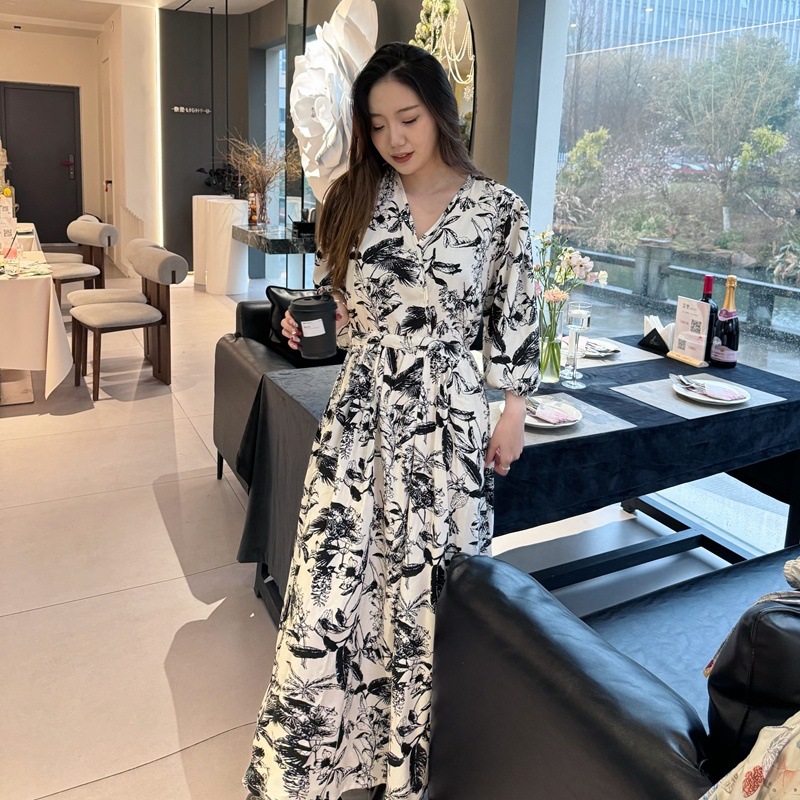 绵绸连衣裙法式高级感女夏时尚碎花人造棉轻薄胖MM中长款宽松裙子