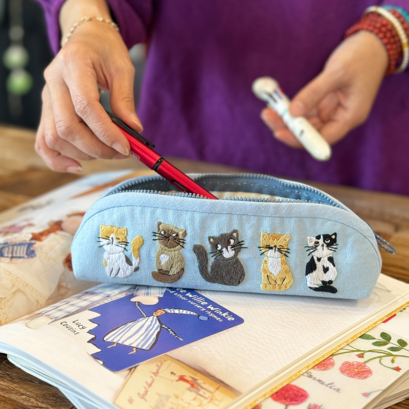 Bolsa de bolígrafo de estudiantes bordado de viento chino Lu bordado a mano flores y hierbas caja de papelería creativa regalo de apertura de la escuela caja de bolígrafo de arte