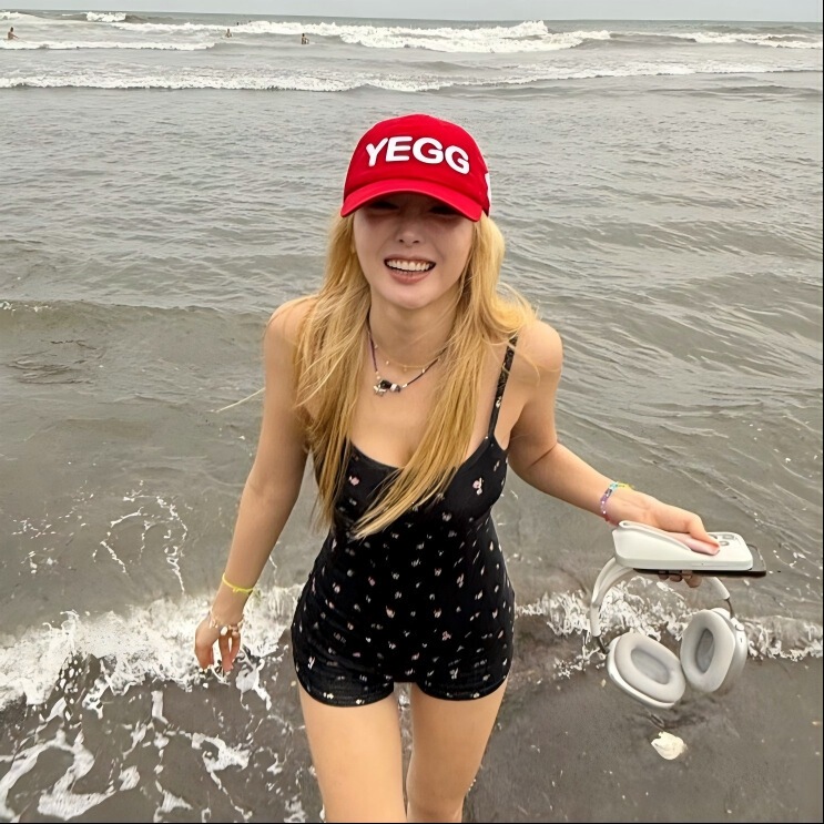New Korean-style floral one-piece swimsuit for women, tummy-concealing and slimming, suitable for seaside vacations and hot springs, with spaghetti straps and boxer shorts