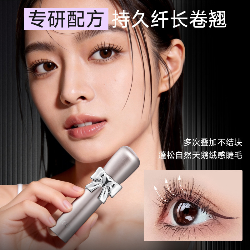 GECOMO es un maquillaje de belleza transfronteriza para mujeres con un maquillaje grueso y largo.