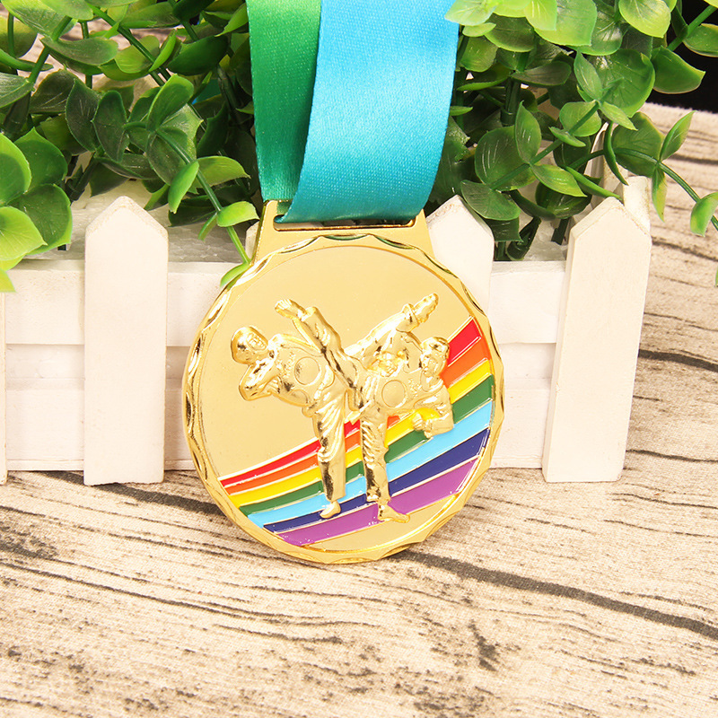 Medallas deportivas universales arcoíris al por mayor, medallas para maratón, voleibol, fútbol, medallas colgantes, medallas de bronce metálico, chapadas en oro.