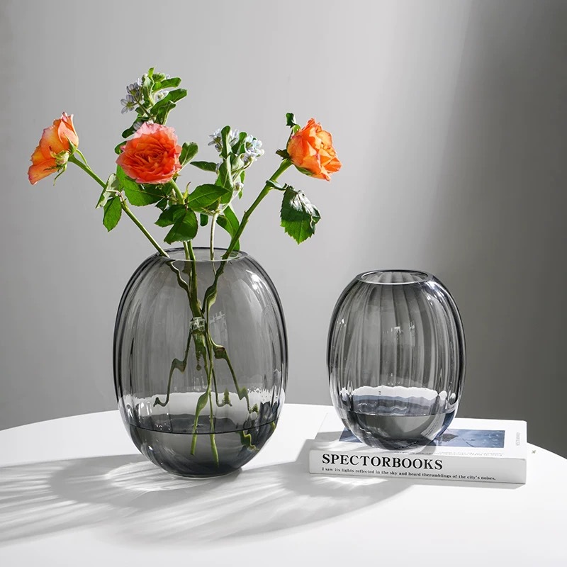 Vaso de vidrio transparente de alto valor de la vida de lujo moderno y simple, flor de lirio, dormitorio de bambú rico