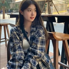 レトロチェック柄シャツ女性の春と秋の怠惰なスタイルデザインルーズシャツ長袖トップカーディガンジャケット卸売