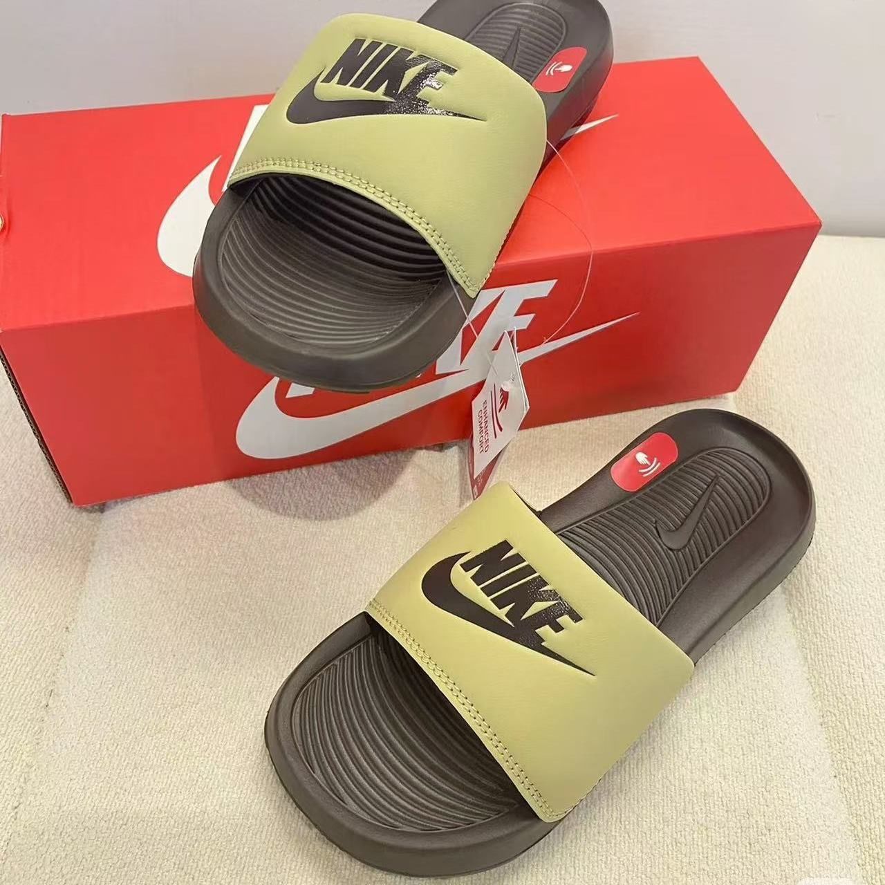 Nuevo gancho deportivo verano barroco pareja aj pantuflas hombres y mujeres playa antideslizante