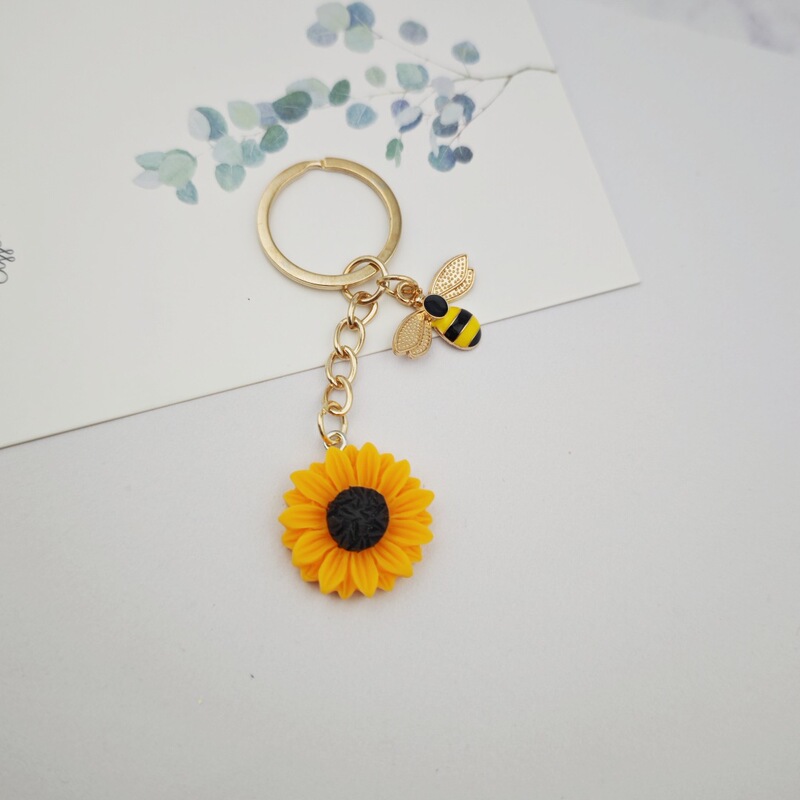 Cross-border explosions sunflower and bee pendant inspirational keychain ladies bag pendant small gift wholesale