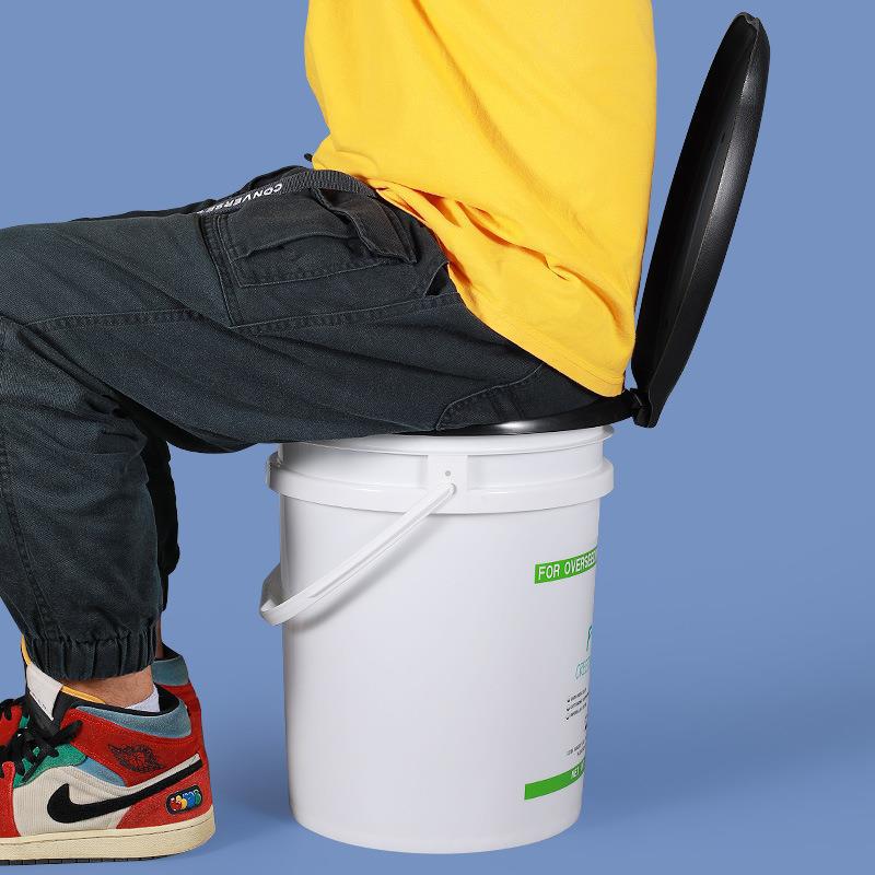 Venta caliente transfronteriza inodoro taburete coche portátil al aire libre 20L gran capacidad inodoro cubierta cubo de plástico