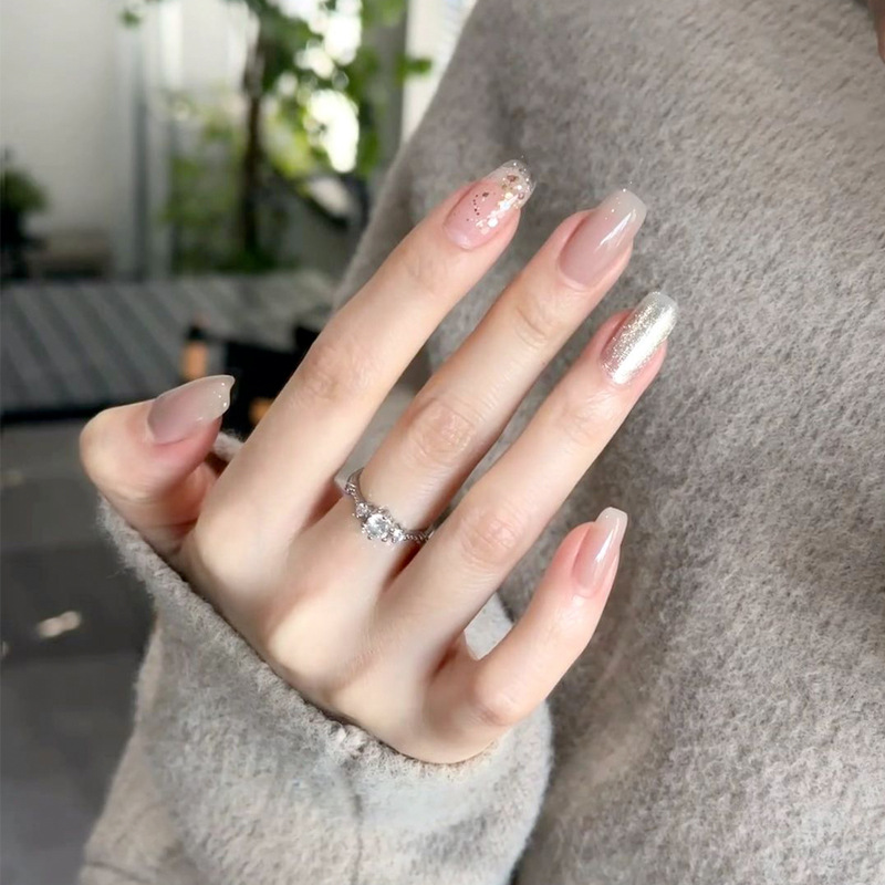 Mecha de vestir hecha a mano, piel desnuda, ojos de gato sonrientes, uñas francesas, uñas de alta calidad, uñas portátiles, productos terminados al por mayor