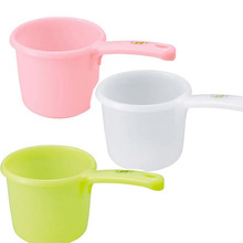 日本进口 时尚炫彩优质塑料水勺 婴儿沐浴水勺 水瓢彩虹食品