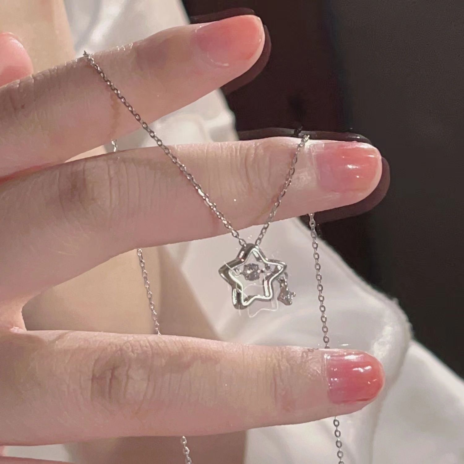 Beating lucky star collar luz femenina diseño de nicho de lujo avanzado ins accesorios para estudiantes Cadena de clavícula novias simples