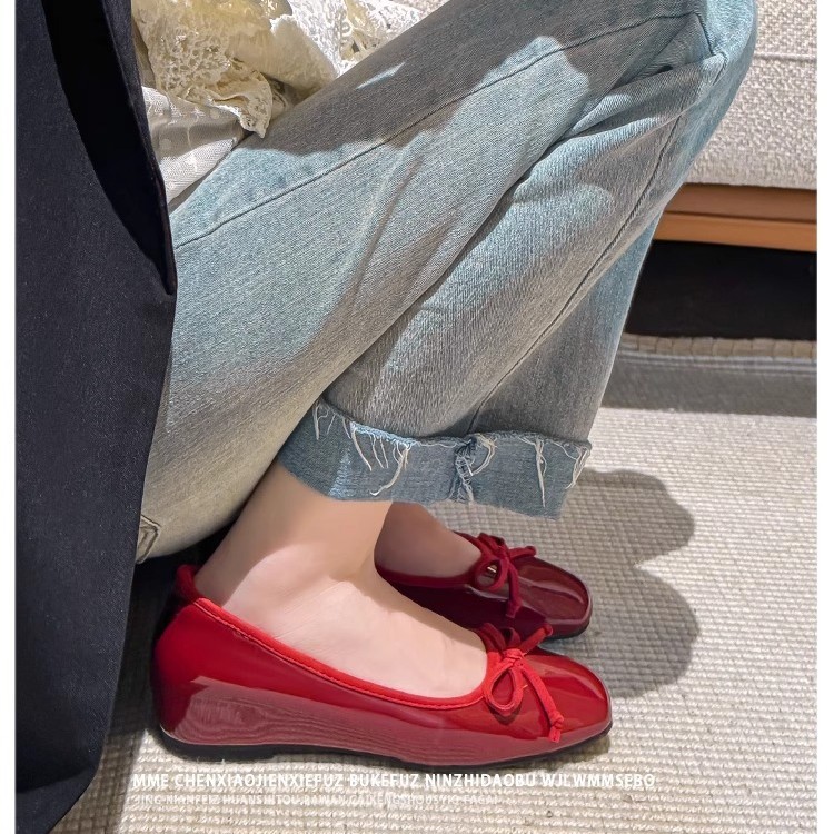 ¡No cansado! Invisible realce el pequeño hombre 2025 primavera y verano tacones altos boca baja Mary Jane zapatos individuales rojos mujer