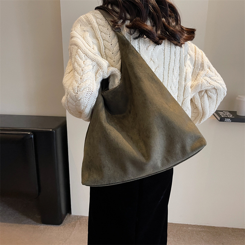 Korean-Style Large-Capacity Fashionable Textured Commuter Bag for Women, Versatile Retro Suede Casual Shoulder Underarm Tote Bag Korean-Style Large-Capacity Fashionable Textured Commuter Bag for Women, Versatile Retro Suede Casual Shoulder Underarm Tote Bag