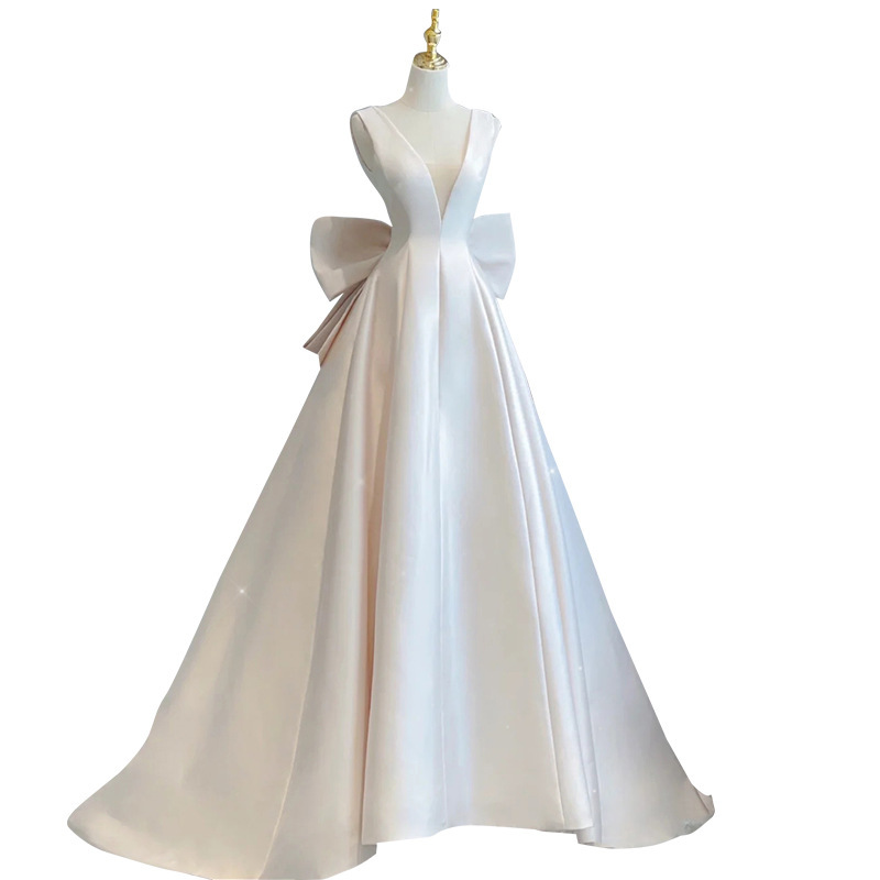 Vintage Satin Wedding Dress Minimalist Style High Quality Elegantly Slimming V Neck Long Train For Women_ecoleips.com