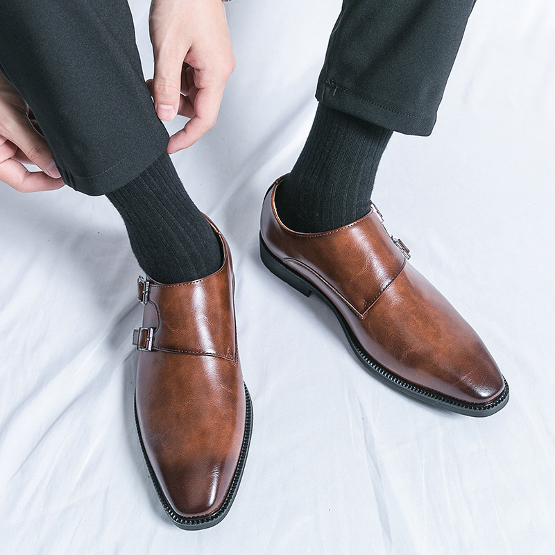 Zapatos de cuero de punta punta para hombres de moda coreana, zapatos de negocios casuales de un solo pie para hombres, zapatos de estilo de cabello de alta altura para hombres.