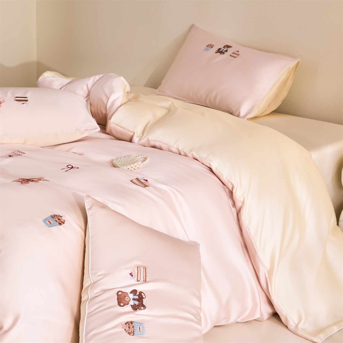 Eiskalter Tencel Bettdeckenbezug Mit Bestickung Und Garnitur_voghion.com