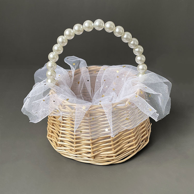 En stock Cesta tejida de mano de perla cesta de regalo de mano bolsa ins estilo dama de honor bambú ratán tejido arreglo floral cesta al por mayor
