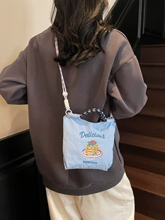 Japanese small handheld shoulder bag, with embroidery