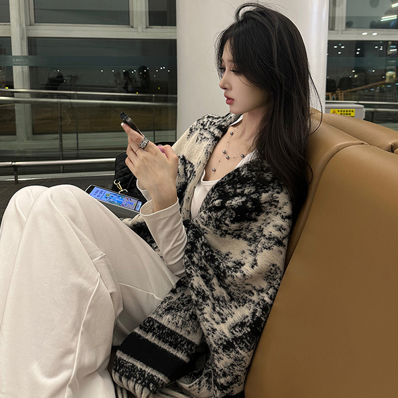水墨画秋冬爆款针织流苏保暖围巾斗篷披肩女外搭轻奢高级感披风女|undefined