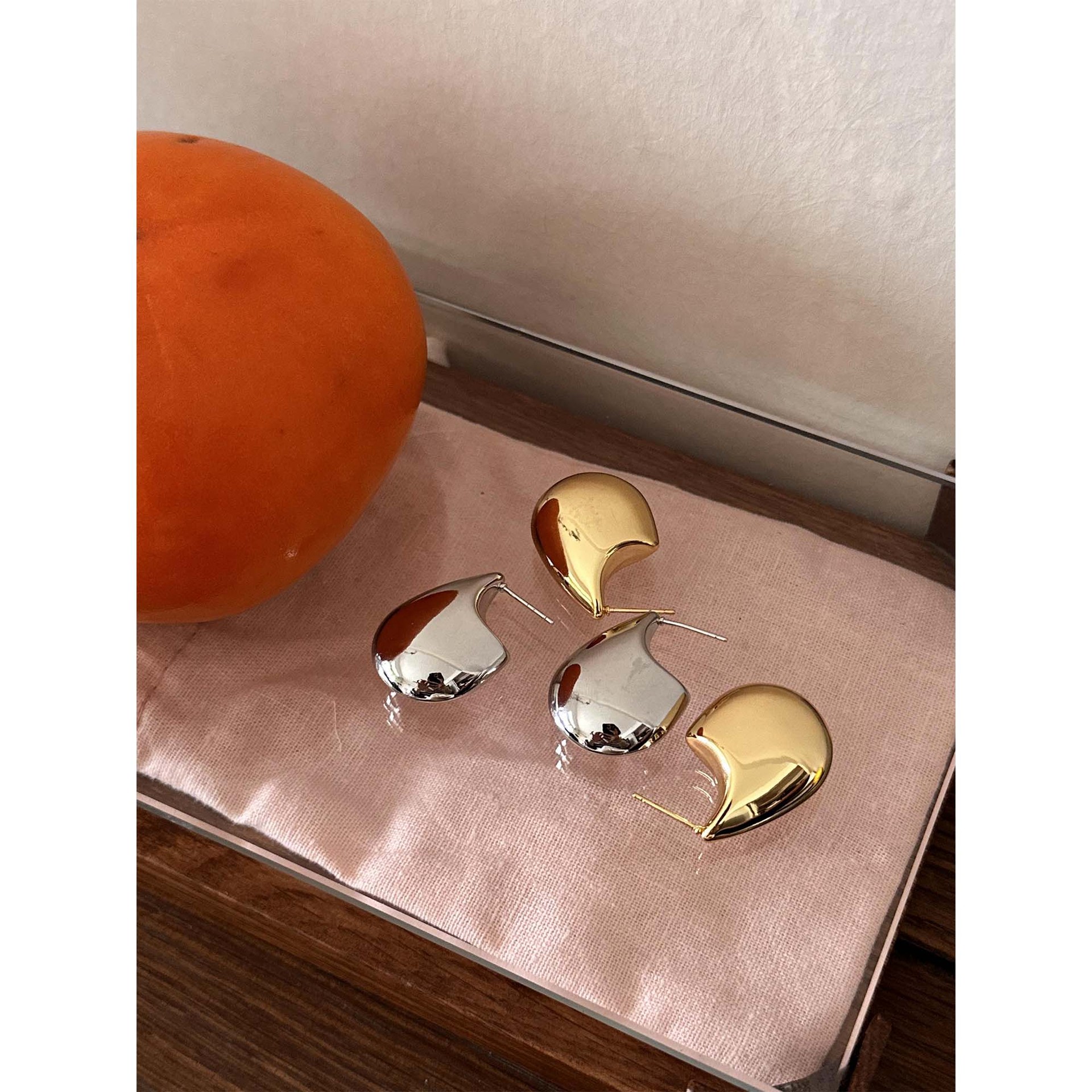 Brand glossy elegant earrings drop-shaped