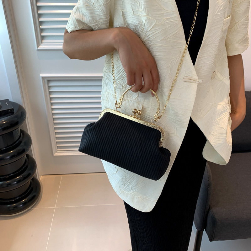 Chanel estilo cadena de metal bloqueo bolso de noche elegante moda perla Shell bolsa francés nicho bolso para las mujeres