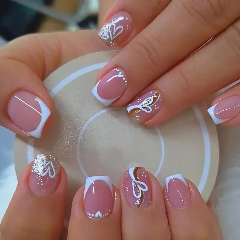 Short Square 24Pcs Cross-Border Valentine's Day Short Square European and American Gold Powder Simple Line Heart White French Wear Nails
