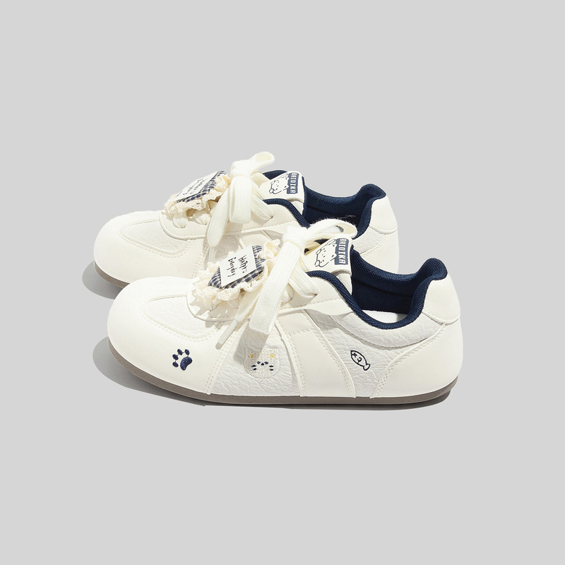 Cute Embroidered Cat Casual Lace-Up White Sneakers for Women 2026 Spring New Stylish Versatile Flat German Training Shoes