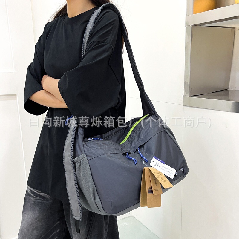 Fashionable Brand Bata Crossbody Bag Patagonia Shoulder Bag Foldableable Large Capacity Travel Business Trip Outdoor Sports Light