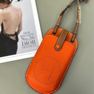Cowhide Hollow Mobile Phone Bag for Women 2024 New Fashion Super Hot Shoulder Crossbody Bag Niche Design Western Style Large Capacity