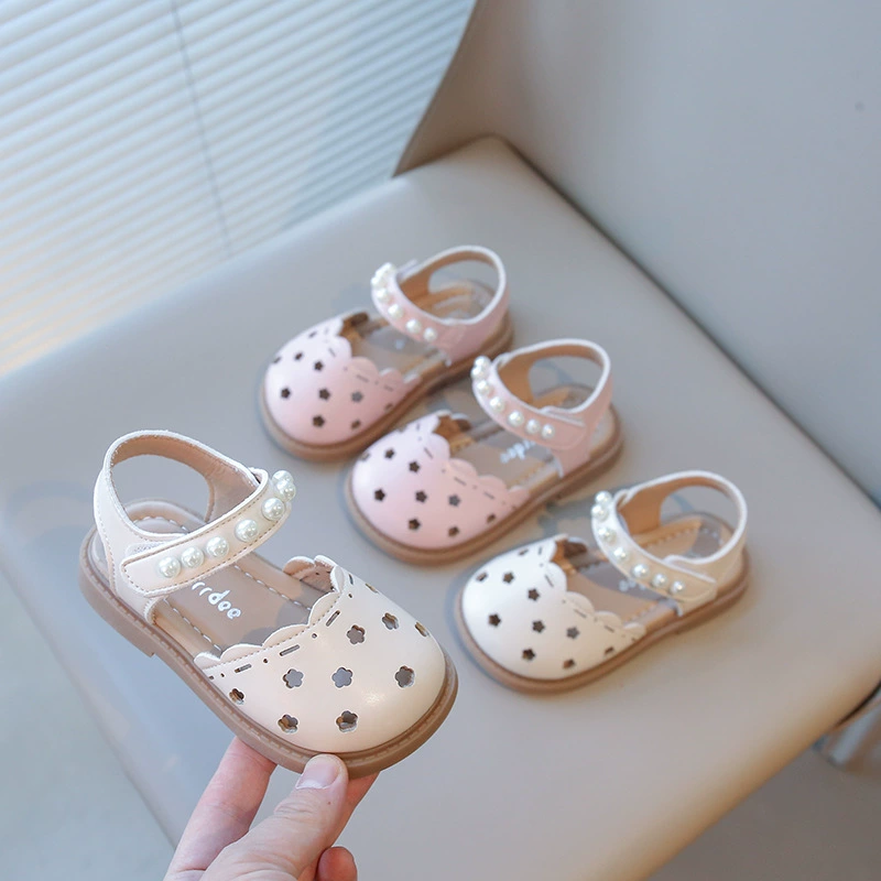 Летние сандалии для девочек 2025 года с цветочным жемчугом, мягкая подошва для малышей, обувь для принцесс