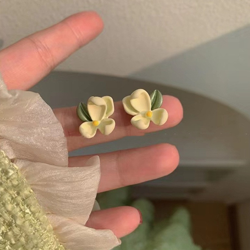 绿色栀子花耳钉~超仙小清新甜美耳环2023年春季新款耳饰花朵耳夹