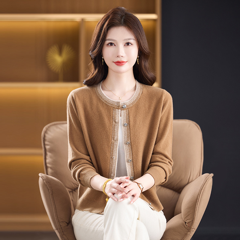 Women's New High-End Wool Cardigan, Woolen Plush Sweater, Knitted Jacket, Western Style Mother's Loose Large Size Short Top