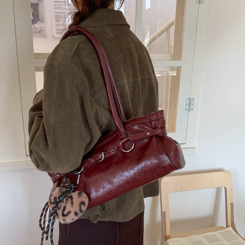 Túi xách tay nữ cỡ lớn kiểu tote đeo vai/nách, khóa kéo, dung tích lớn — Burgundy không có phụ kiện, Màu nâu không có phụ kiện, Màu đen không có phụ kiện, Burgundy với mặt dây chuyền chi tiết 23