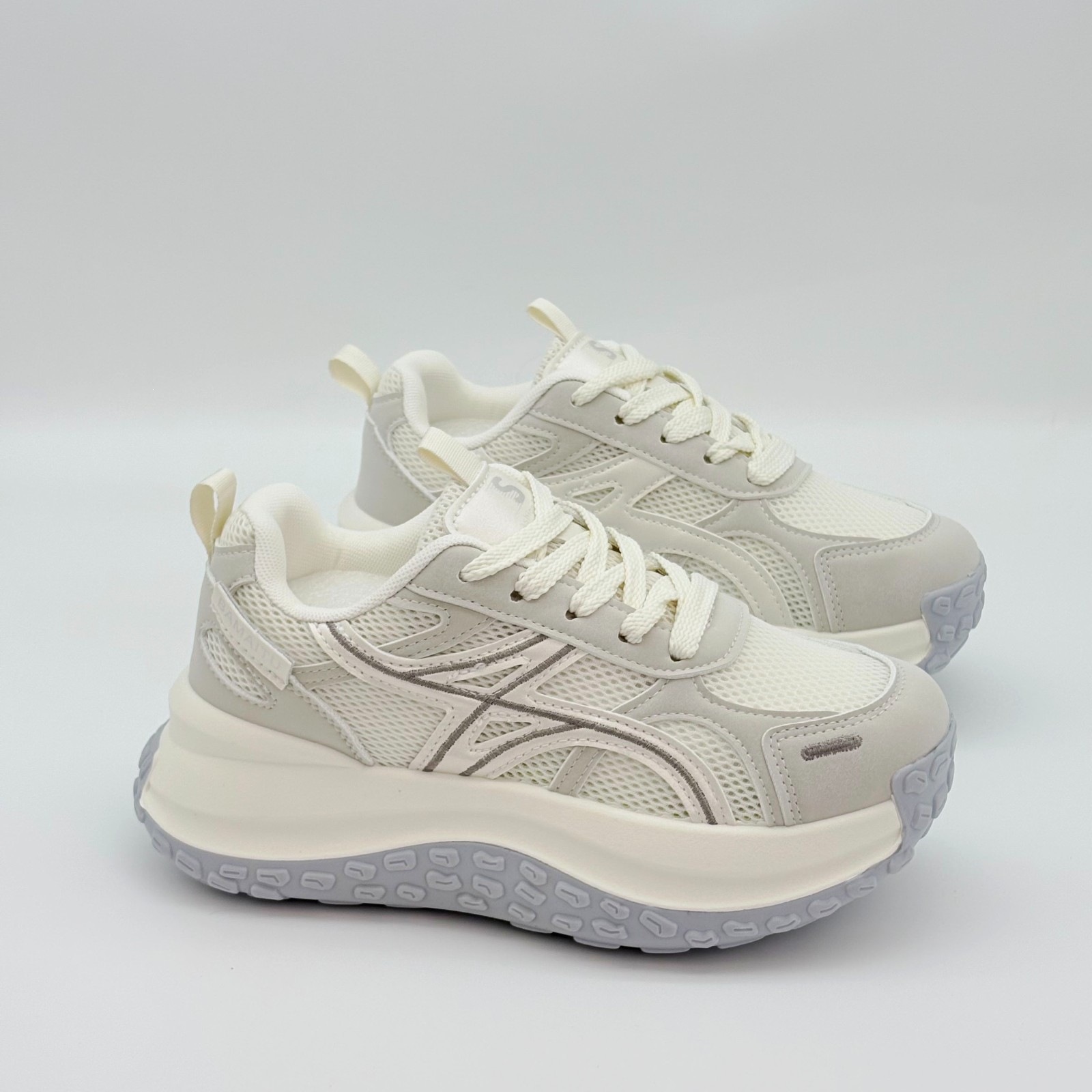 Pequeño zapato de suela gruesa para mujeres 2026 primavera y verano nuevo estilo de moda casual versátil ligero zapato de suela gruesa para mujeres zapatos image 4