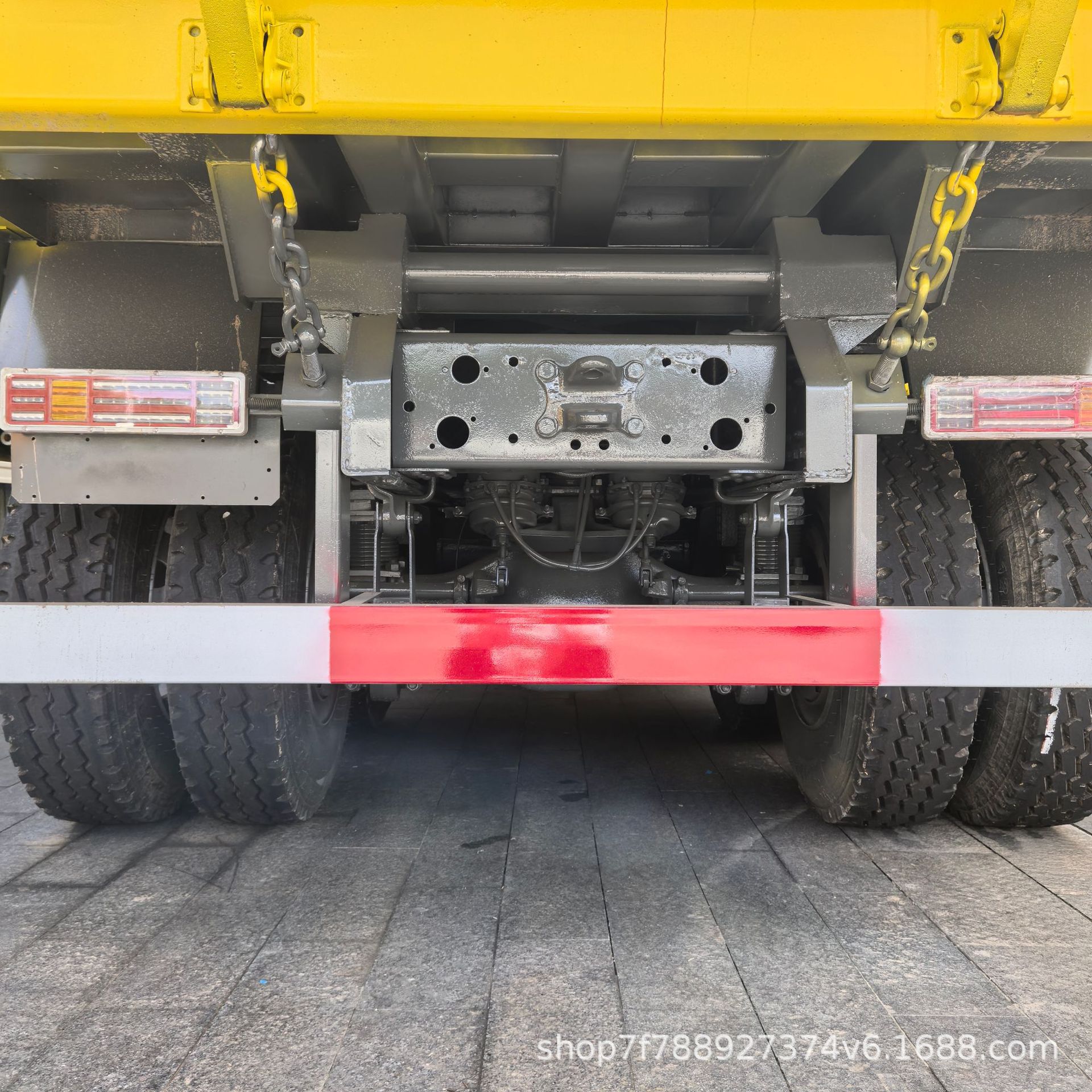 Export HOWO 6*4 front-four-wheel-rear-eight-wheel dump truck with automatic tarpaulin