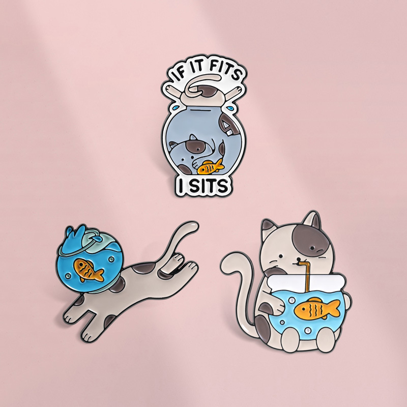 Fun Cat and Fish Tank Cartoon Enamel Pin, Pet Owner Letter Badge, Backpack and Clothing Decoration, Niche Accessory