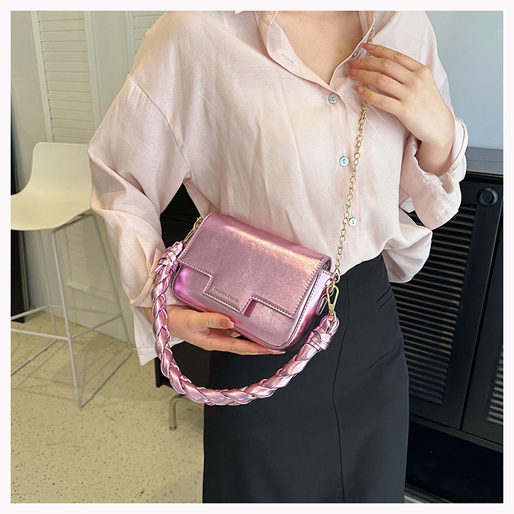 Women's Medium Pu Leather Solid Color Elegant Vintage Style Magnetic Buckle Square Bag display picture 10