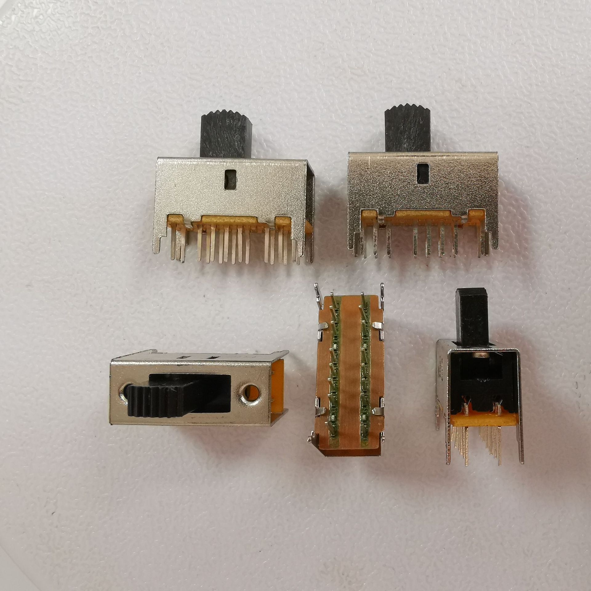 长期供应拨动开关SK43D01包边.不包边左一右三.左三右一可做缺针