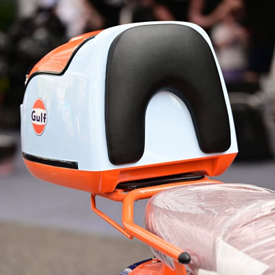 Motorcycle front windshield — One-Stop Modification - special-rear-trunk-self-centered-body-color-does-not-include-bracket
