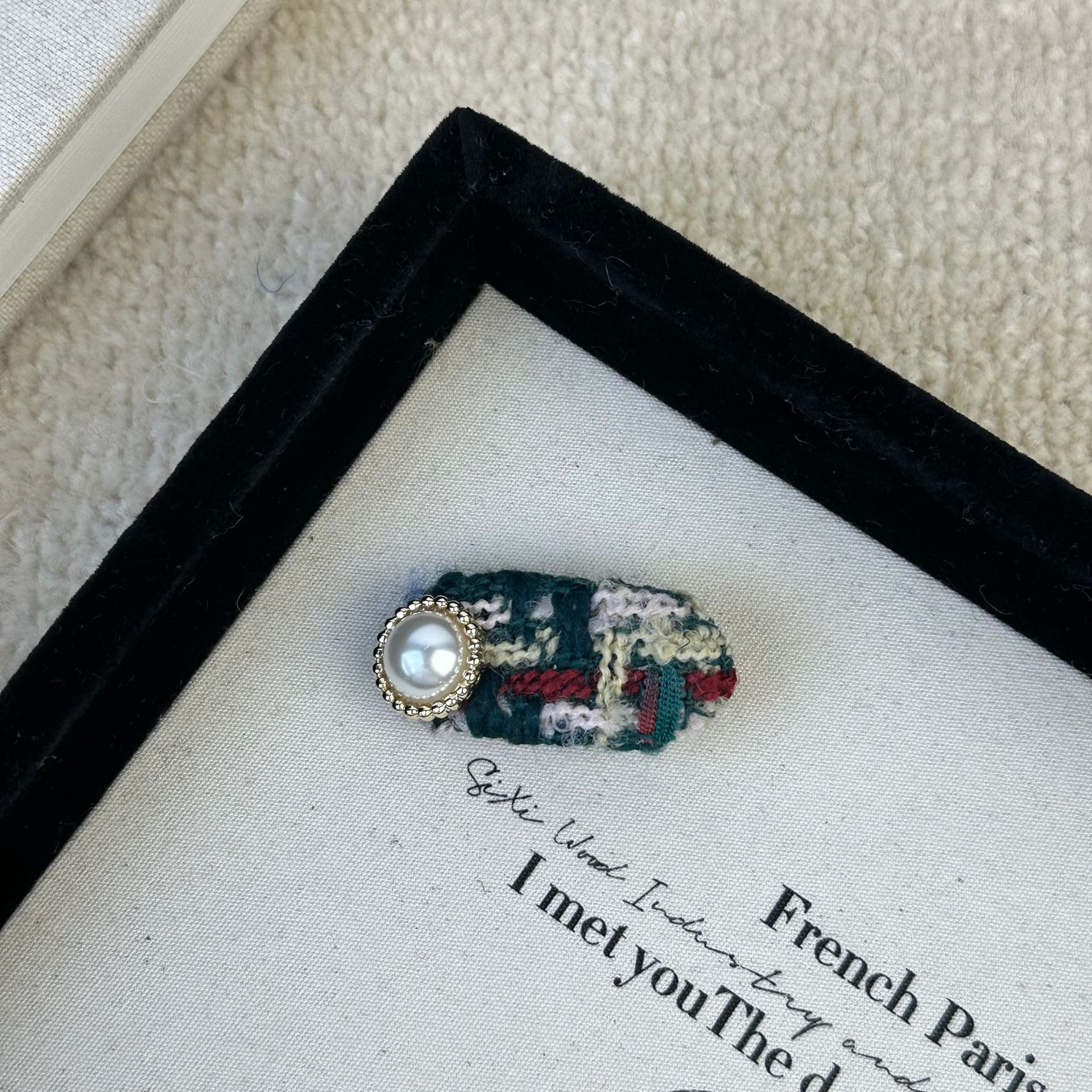 Horquilla de lana a cuadros con perlas estilo otoño e invierno, estilo francés retro de alta calidad, pinza lateral para flequillo roto_voghion.com