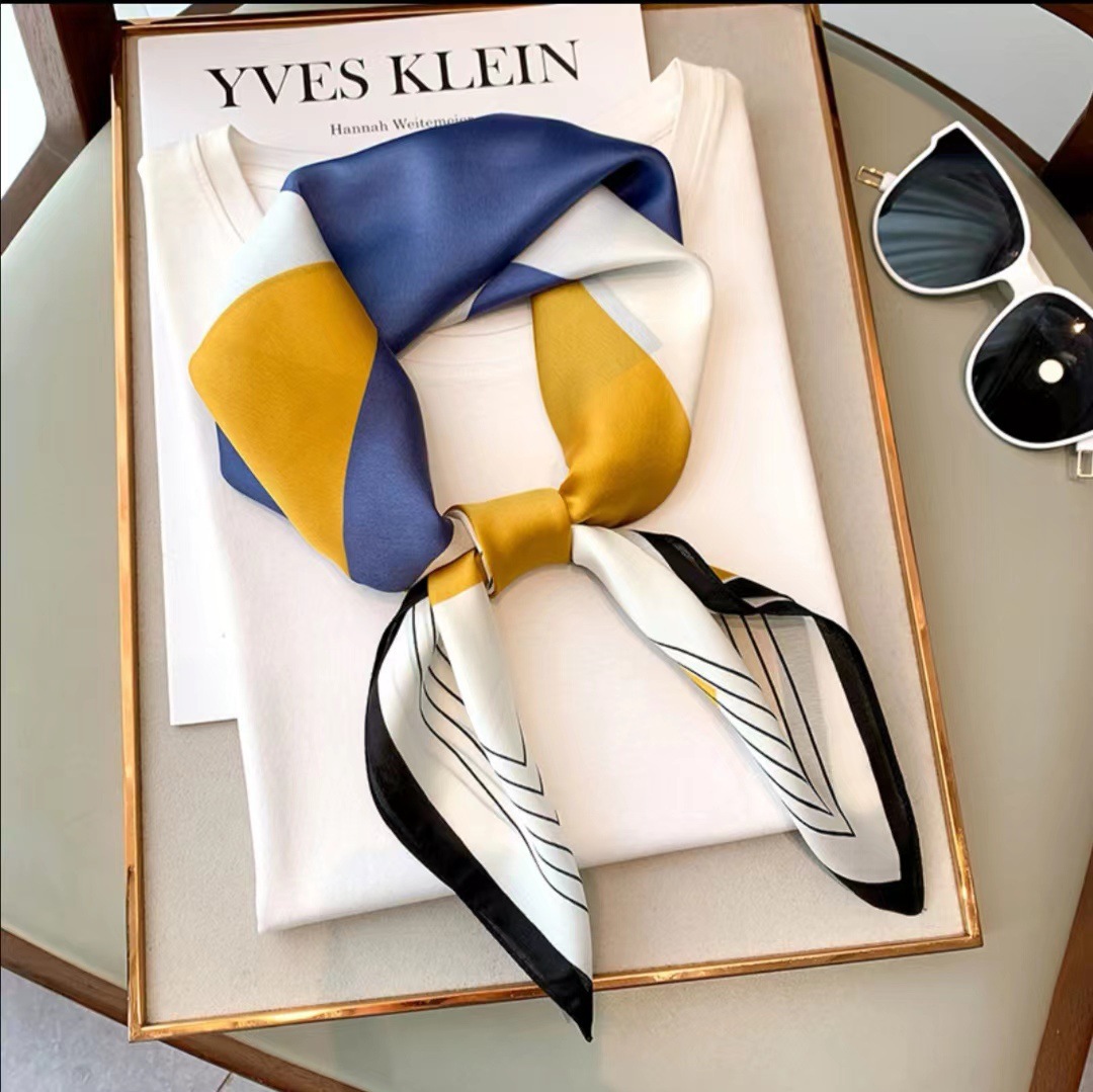 Primavera y verano nueva bufandas de seda impresa profesional bufandas de seda imitación para enviar a la madre 70 bufandas de seda al por mayor