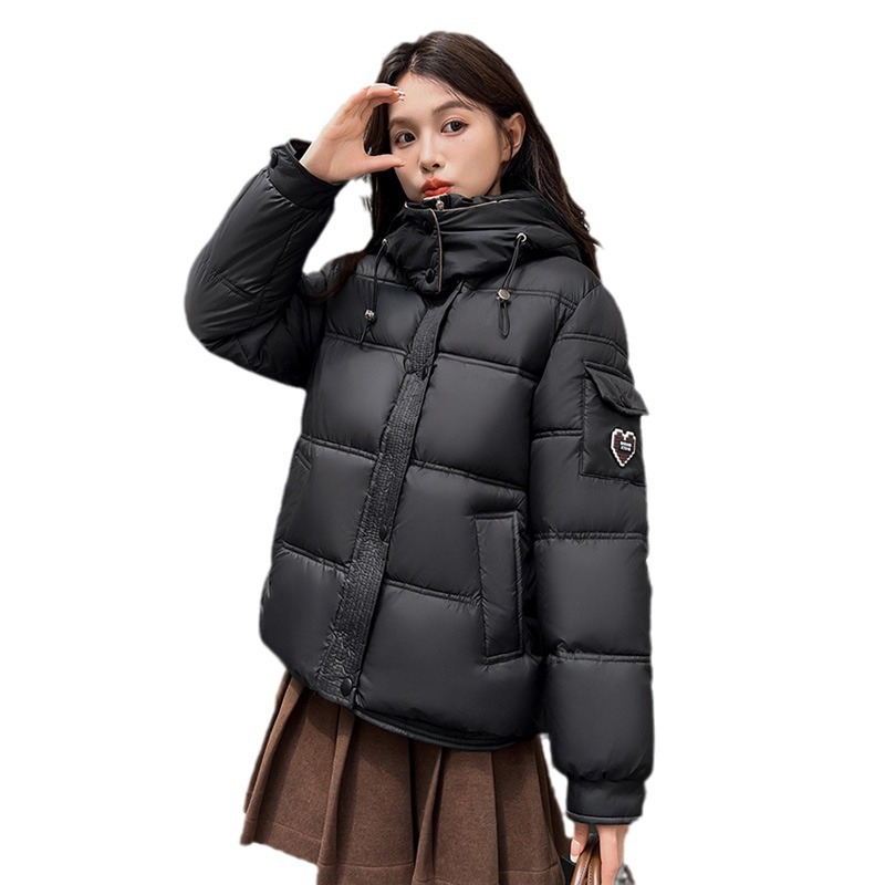 Capa de algodón de pluma corta para mujeres 2024 invierno nueva moda coreana con capuchón de algodón para mujeres color de contraste grueso abrigo cálido
