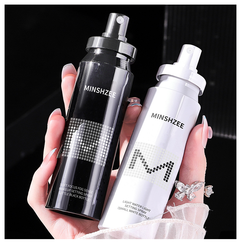 Mingxi Zhi Setting Spray is long-lasting without makeup smudging or powder sticking. It is waterproof, sweat-proof, and moisturizing for dry and oily skin. It is suitable for cross-border use undefined