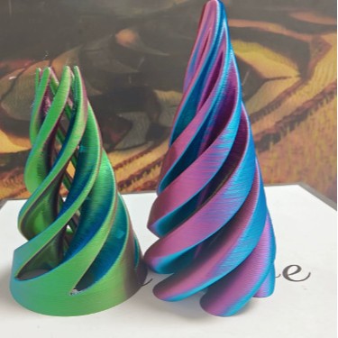 파란색, 녹색, 보라색 색상의 둥근 크리스마스 트리