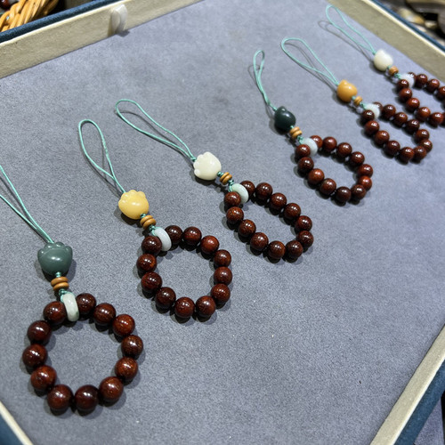 Small leaf red sandalwood hand-twisted with bodhi root cat claw accessories jade jewelry ethnic style women's simple style