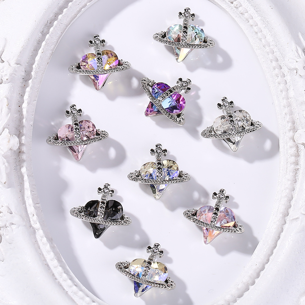 En línea celebridad reina madre uñas aleación joyería torcida melocotón corazón diamante retro estilo oscuro plata uñas accesorios de diamantes decorativos