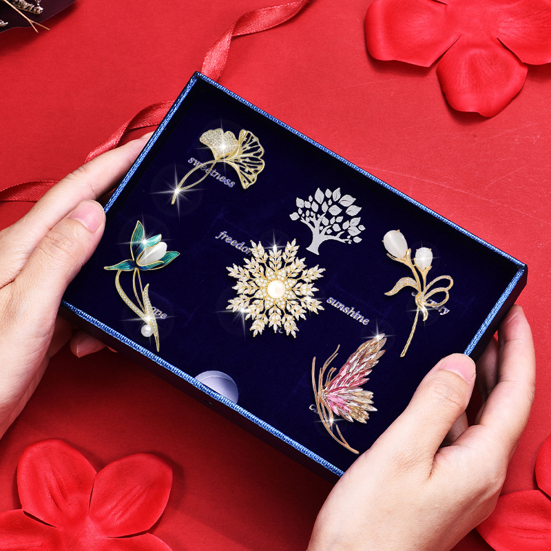 Brooch Set with a High-End, Light Luxury, Niche Design, Featuring a Butterfly Brooch Pin, Perfect as a Birthday Gift for a Girlfriend