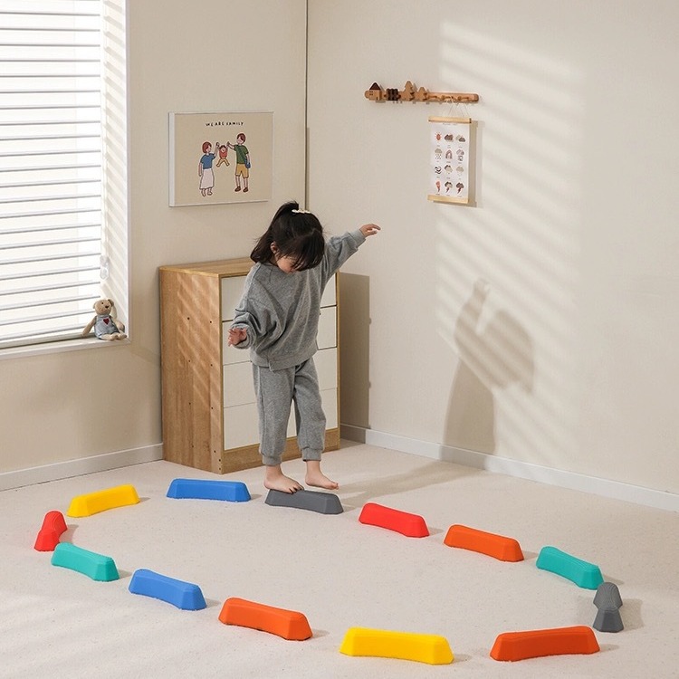 触觉板碇步平衡板独木桥儿童感统训练器幼儿园运动过河石玩具器材